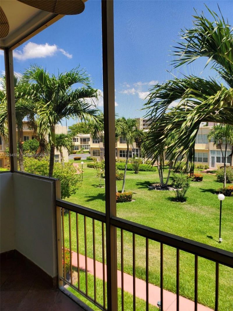 851 NE 14th Ave , Unit 414, Hallandale Beach, FL 33009 Photo