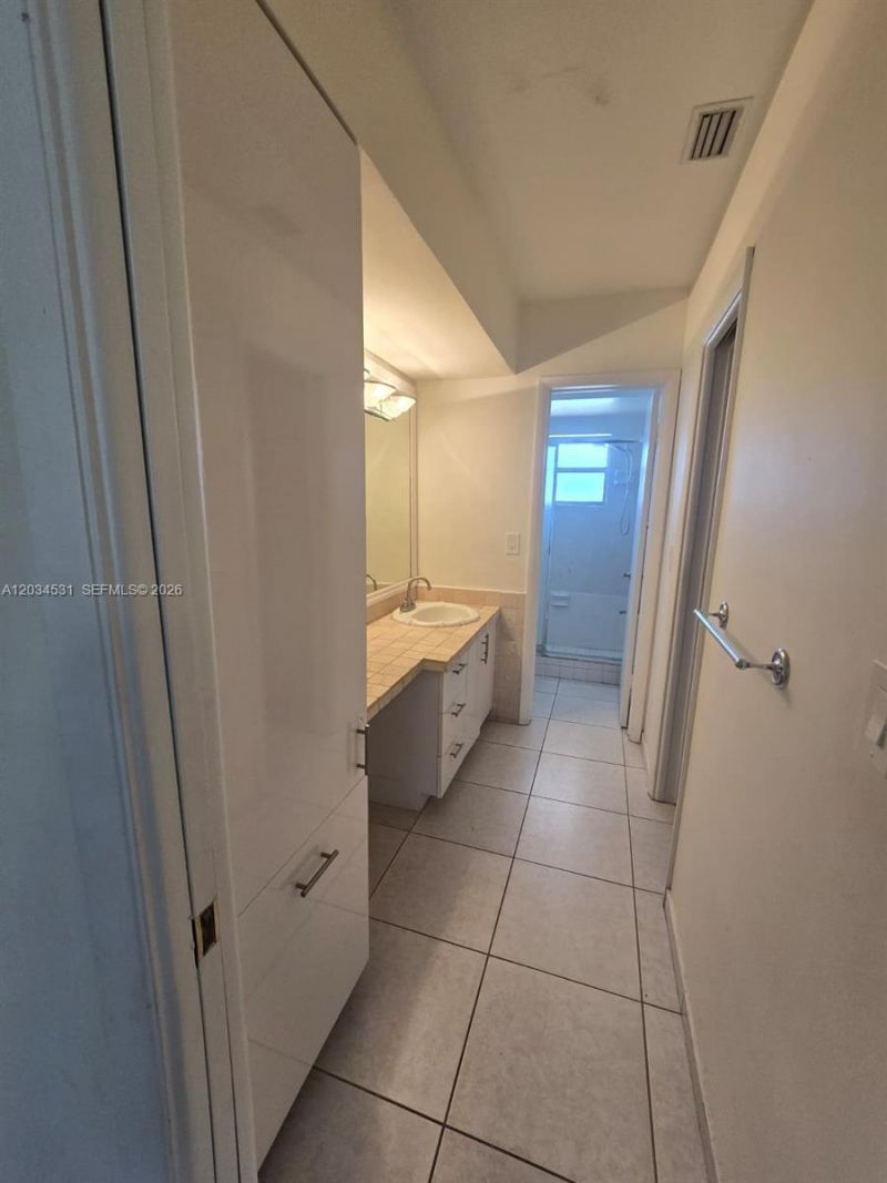851 NE 14th Ave , Unit 414, Hallandale Beach, FL 33009 Photo