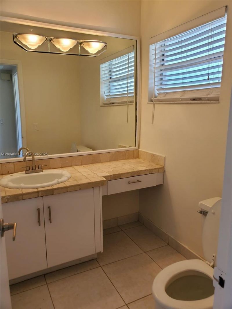 851 NE 14th Ave , Unit 414, Hallandale Beach, FL 33009 Photo