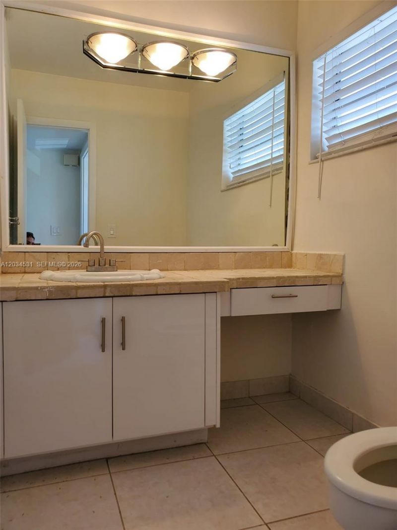 851 NE 14th Ave , Unit 414, Hallandale Beach, FL 33009 Photo