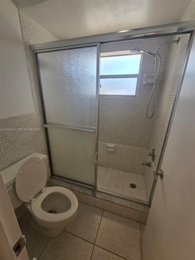 851 NE 14th Ave , Unit 414, Hallandale Beach, FL 33009 Photo