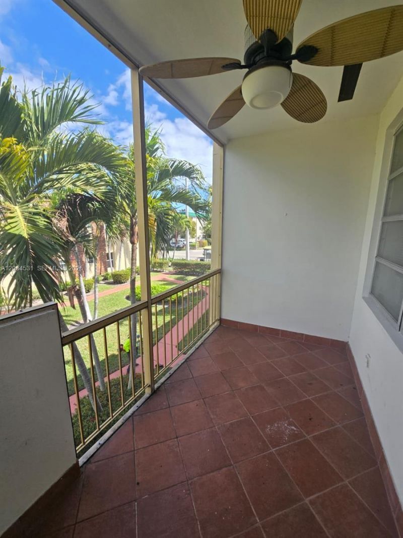 851 NE 14th Ave , Unit 414, Hallandale Beach, FL 33009 Photo