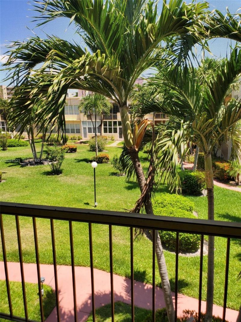 851 NE 14th Ave , Unit 414, Hallandale Beach, FL 33009 Photo