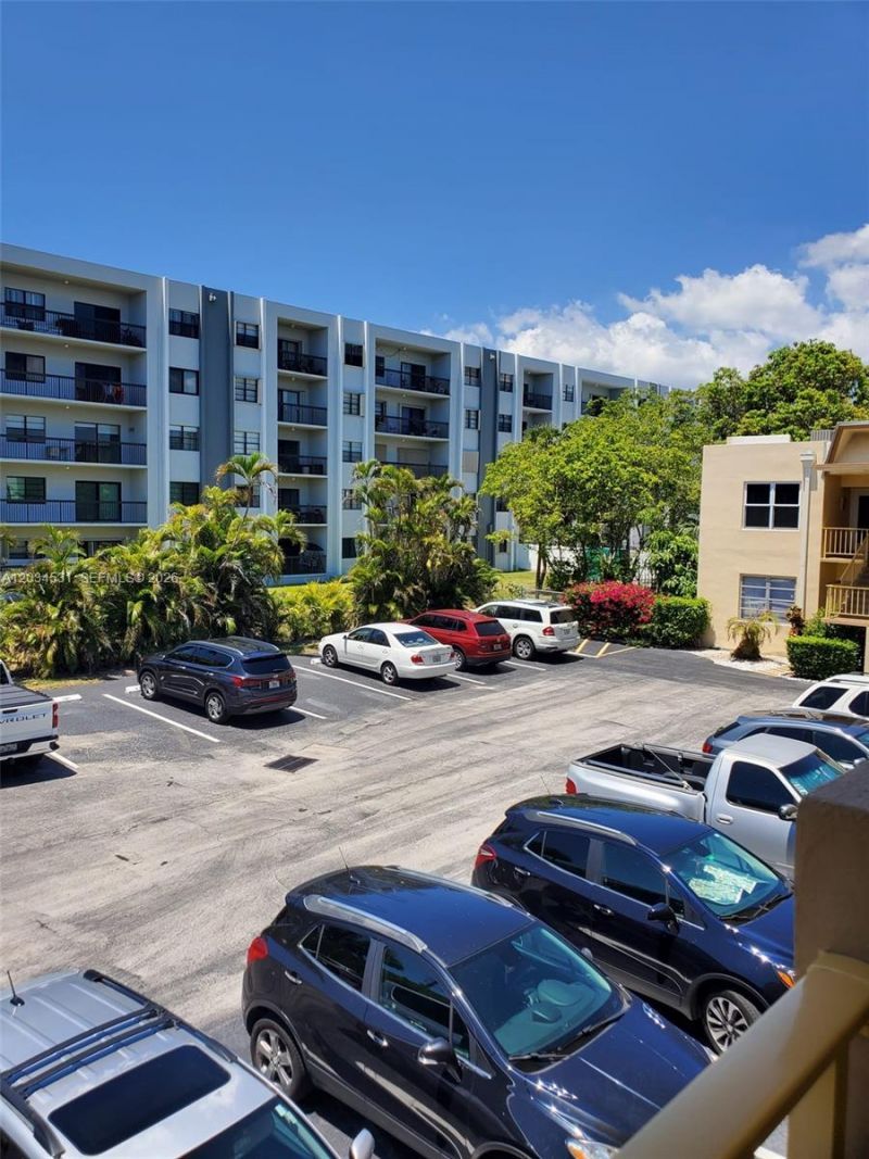 851 NE 14th Ave , Unit 414, Hallandale Beach, FL 33009 Photo