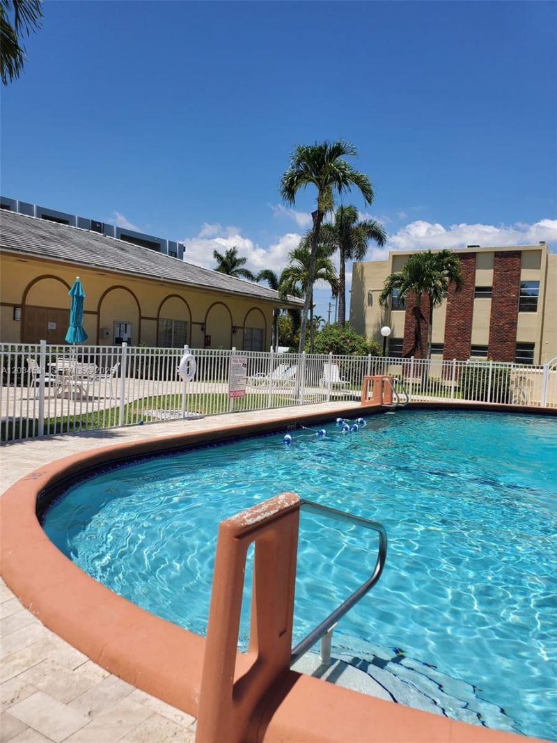 851 NE 14th Ave , Unit 414, Hallandale Beach, FL 33009 Photo