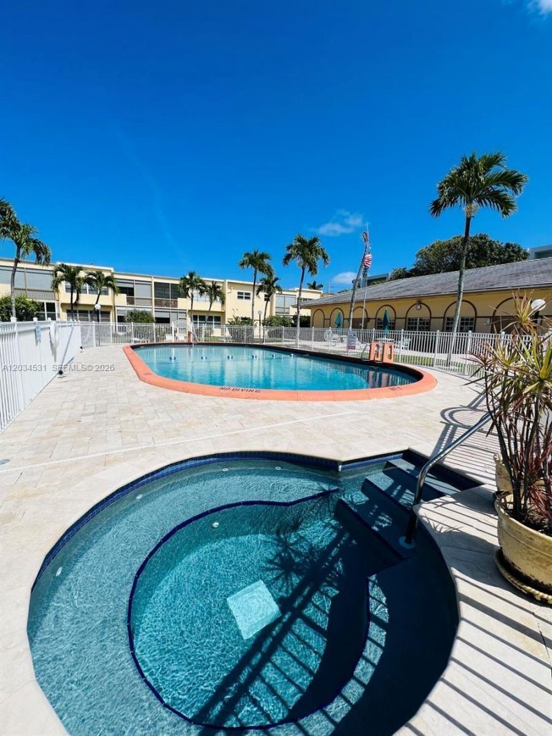 851 NE 14th Ave , Unit 414, Hallandale Beach, FL 33009 Photo