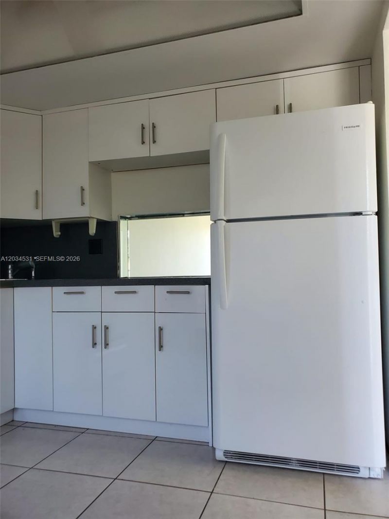 851 NE 14th Ave , Unit 414, Hallandale Beach, FL 33009 Photo