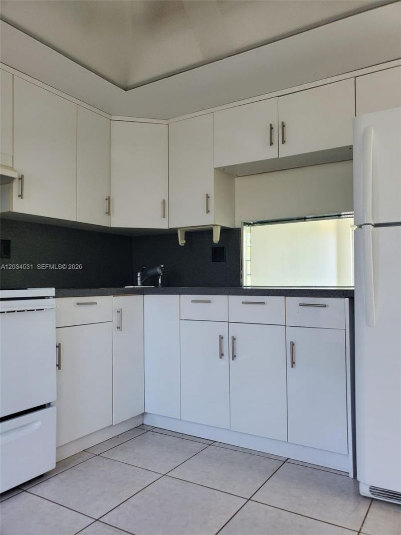851 NE 14th Ave , Unit 414, Hallandale Beach, FL 33009 Photo
