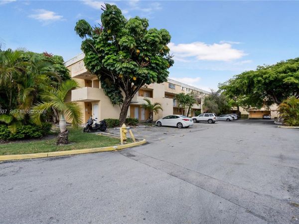 9371 Fontainebleau Blvd , Unit I204, Miami, FL 33172