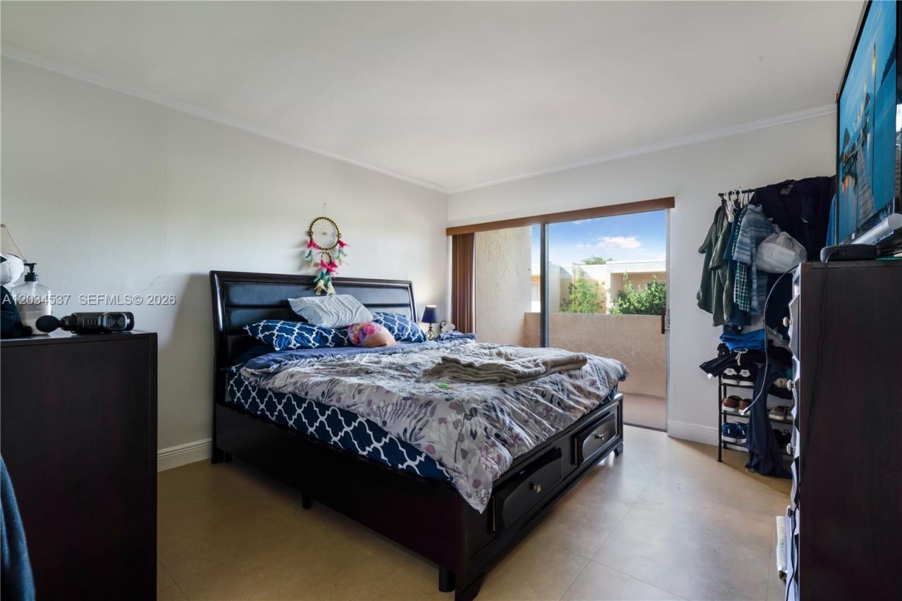 9371 Fontainebleau Blvd, Unit I204, Miami, FL 33172 Photo