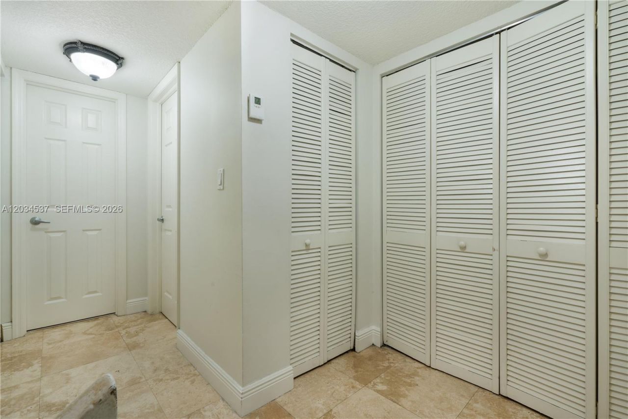 9371 Fontainebleau Blvd, Unit I204, Miami, FL 33172 Photo