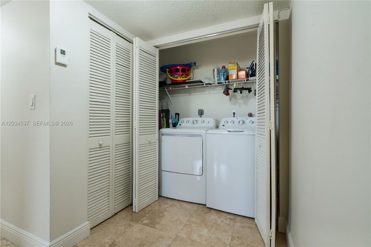 9371 Fontainebleau Blvd, Unit I204, Miami, FL 33172 Photo