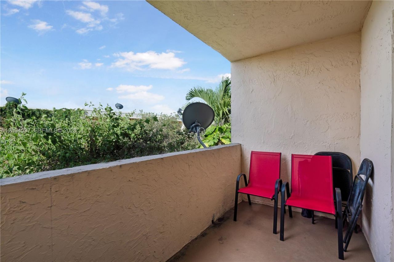 9371 Fontainebleau Blvd, Unit I204, Miami, FL 33172 Photo