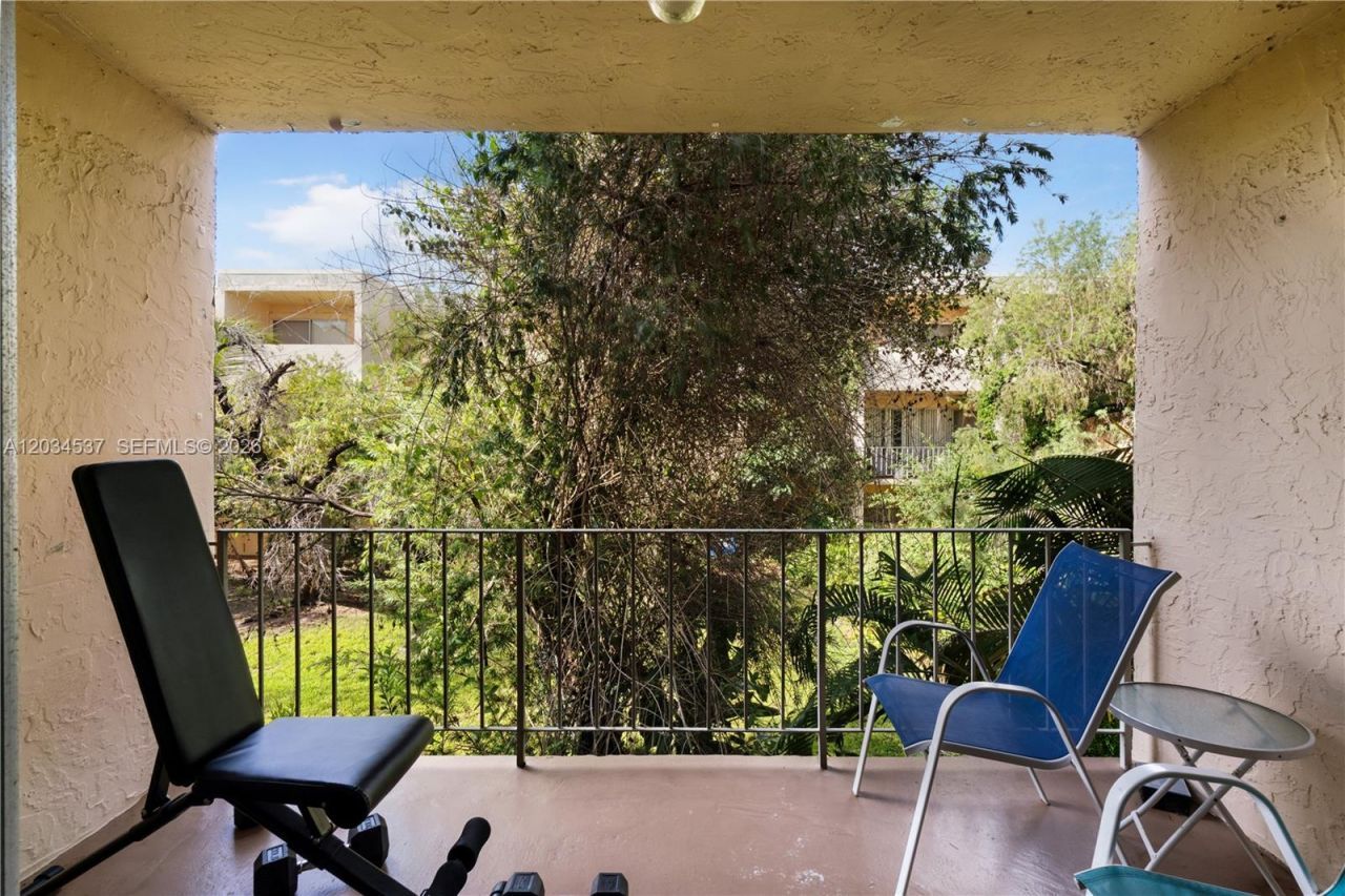 9371 Fontainebleau Blvd, Unit I204, Miami, FL 33172 Photo
