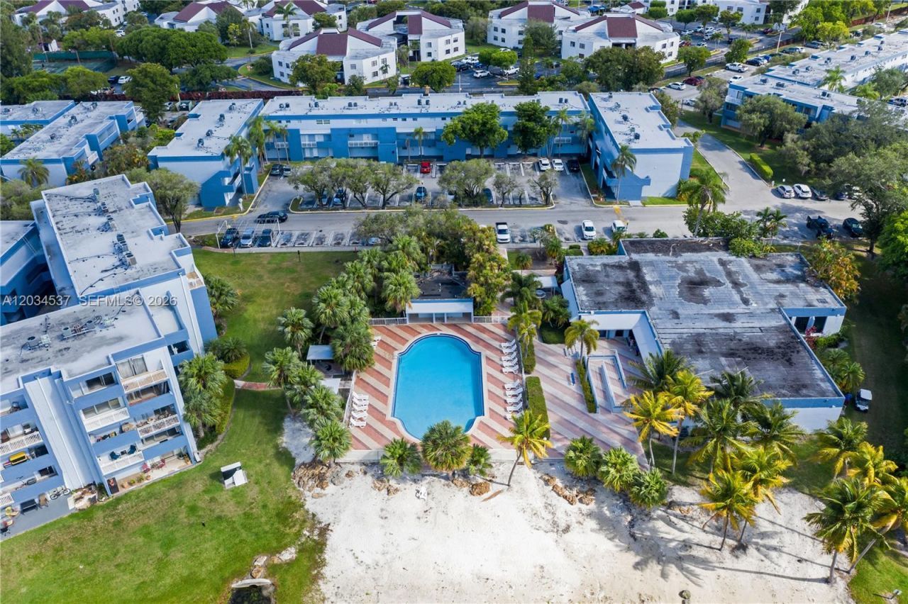9371 Fontainebleau Blvd, Unit I204, Miami, FL 33172 Photo
