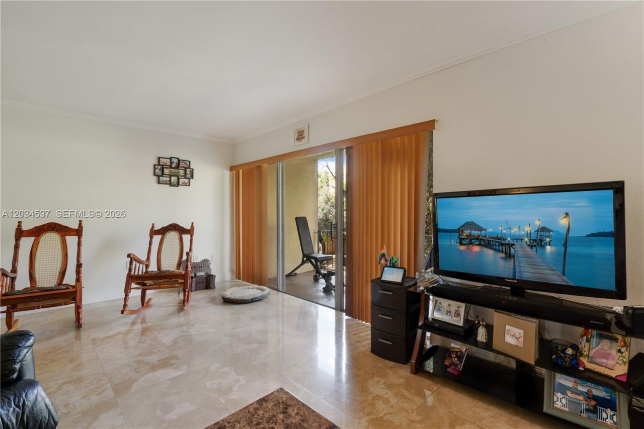 9371 Fontainebleau Blvd, Unit I204, Miami, FL 33172 Photo