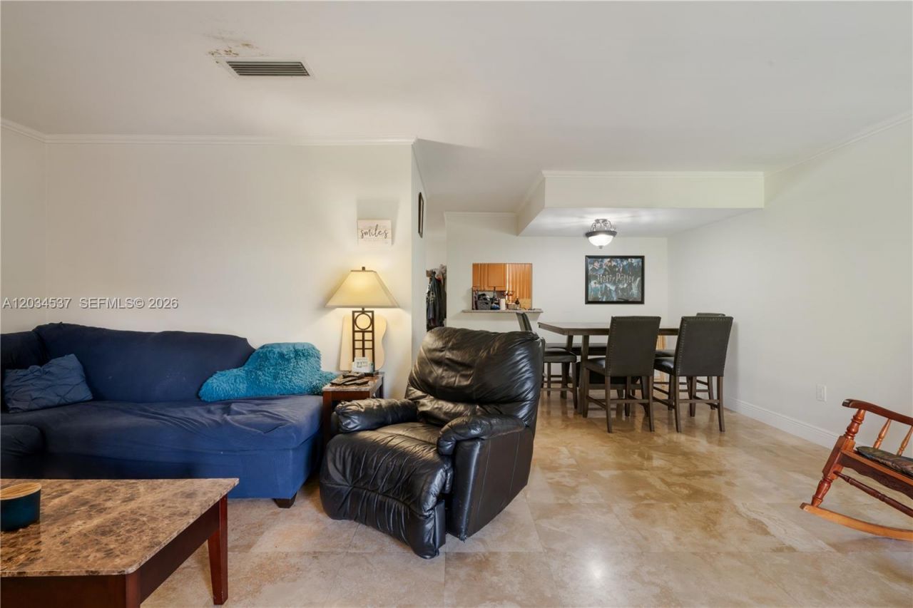 9371 Fontainebleau Blvd, Unit I204, Miami, FL 33172 Photo