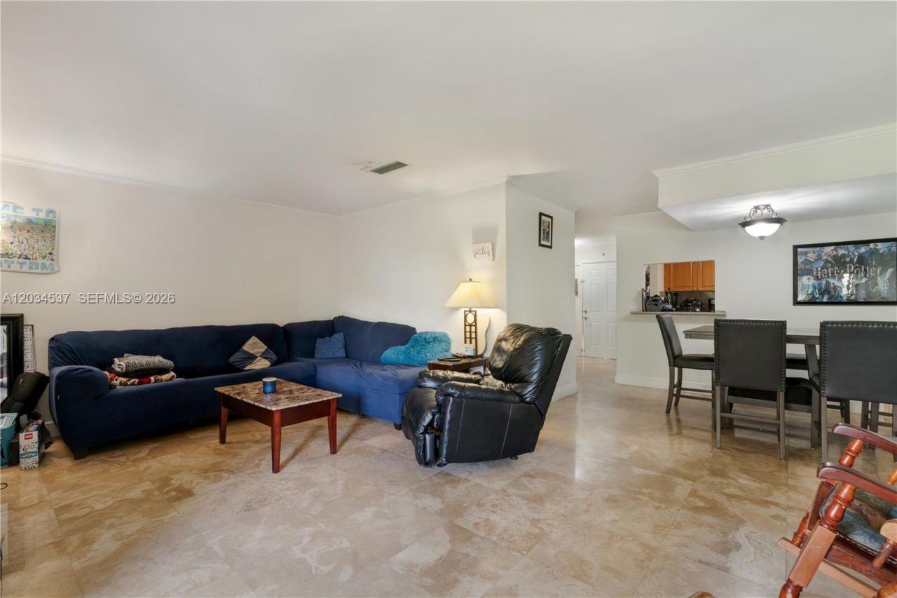 9371 Fontainebleau Blvd, Unit I204, Miami, FL 33172 Photo