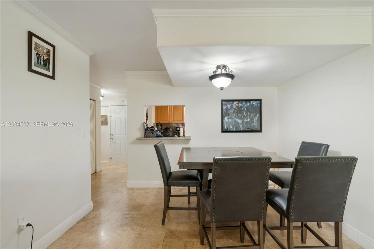 9371 Fontainebleau Blvd, Unit I204, Miami, FL 33172 Photo