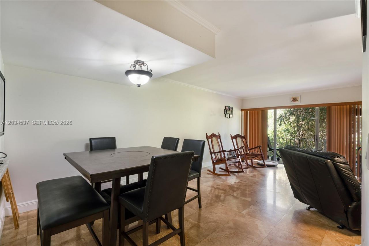 9371 Fontainebleau Blvd, Unit I204, Miami, FL 33172 Photo