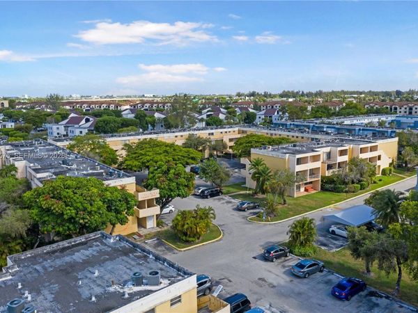 9371 Fontainebleau Blvd , Unit I201, Miami, FL 33172