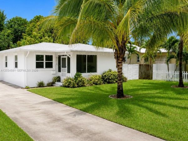 2735 Dewey St , Hollywood, FL 33020
