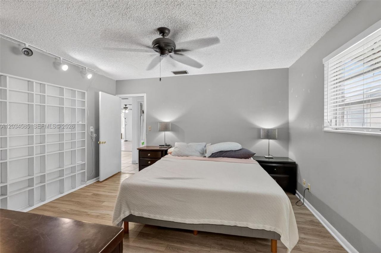 1901 N 56th Ave, Hollywood, FL 33021 Photo