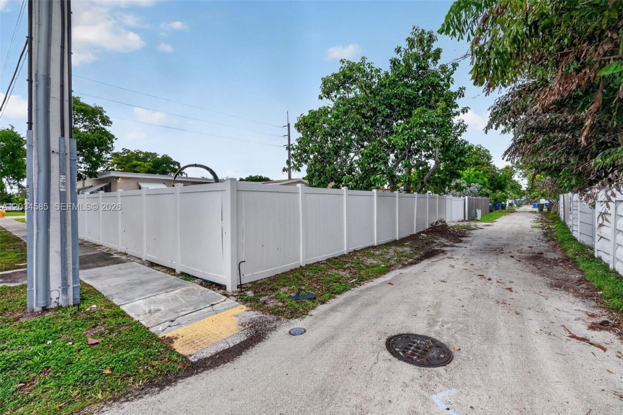 1901 N 56th Ave, Hollywood, FL 33021 Photo