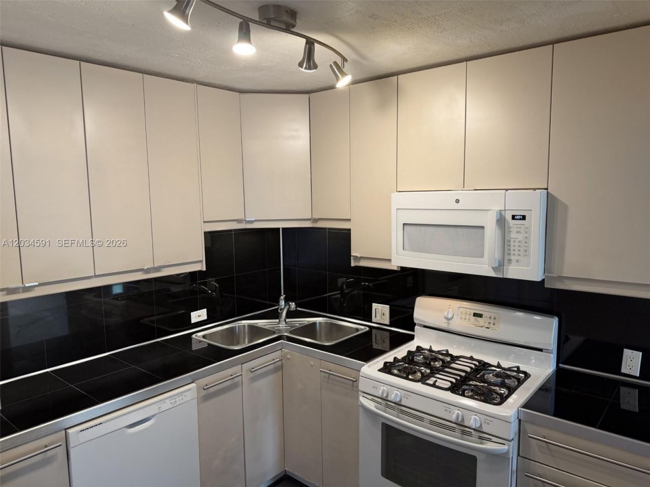 13120 SW 92nd Ave , Unit B-404, Miami, FL 33176 Photo