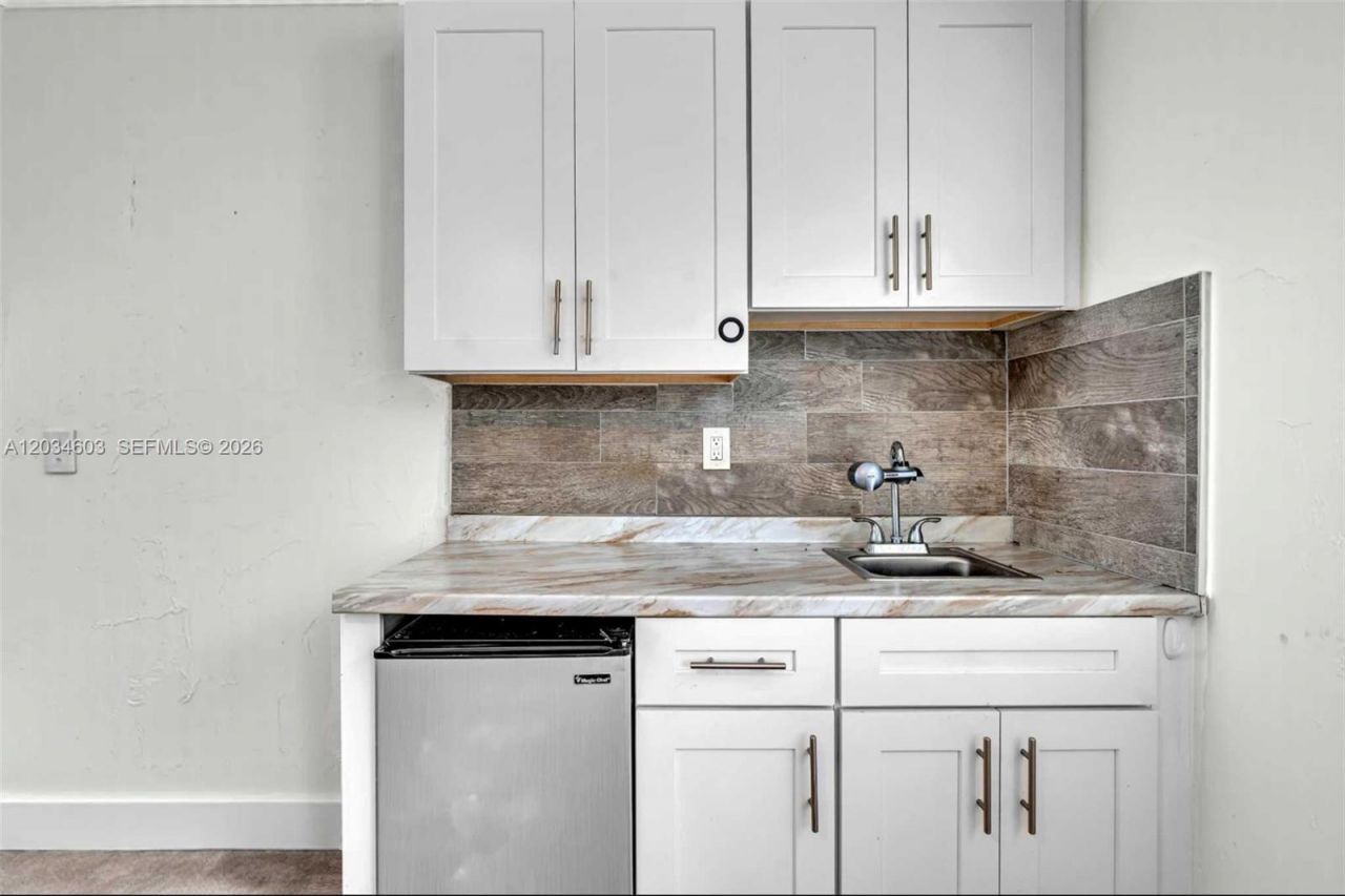 327 NE 55th St , Unit STUDIO, Miami, FL 33137 Photo