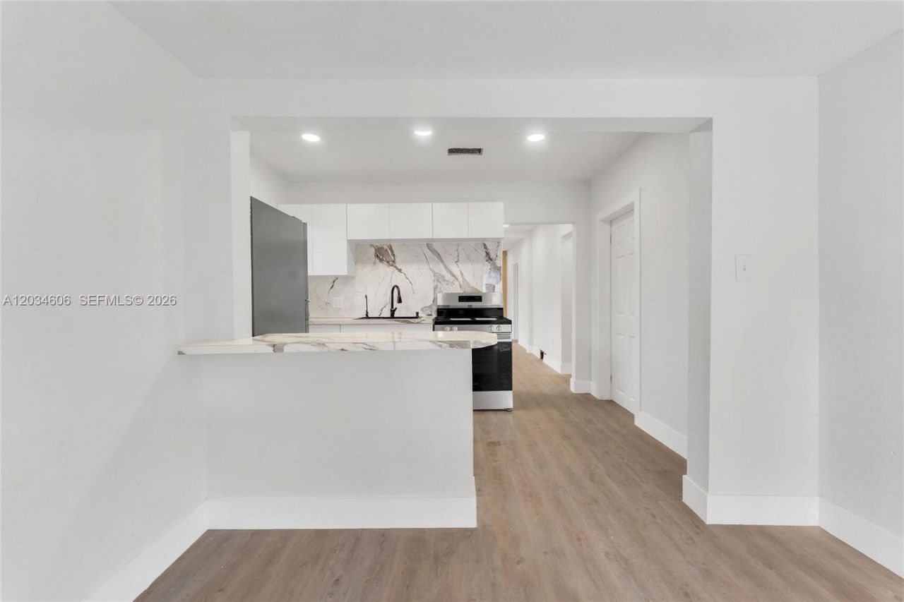 2428 NW 28th St, Miami, FL 33142 Photo