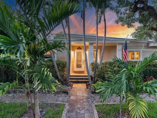 895 NE 129th St , North Miami, FL 33161