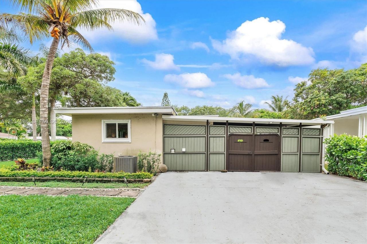 895 NE 129th St , North Miami, FL 33161 Photo