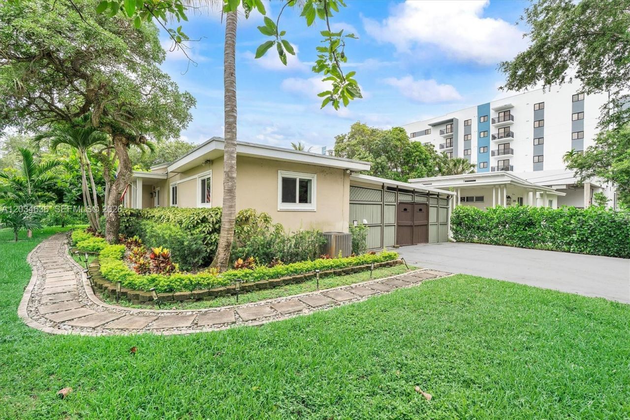 895 NE 129th St , North Miami, FL 33161 Photo