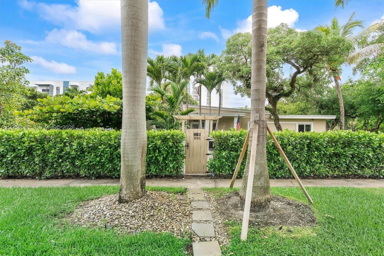 895 NE 129th St , North Miami, FL 33161 Photo
