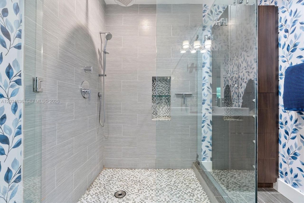 895 NE 129th St , North Miami, FL 33161 Photo
