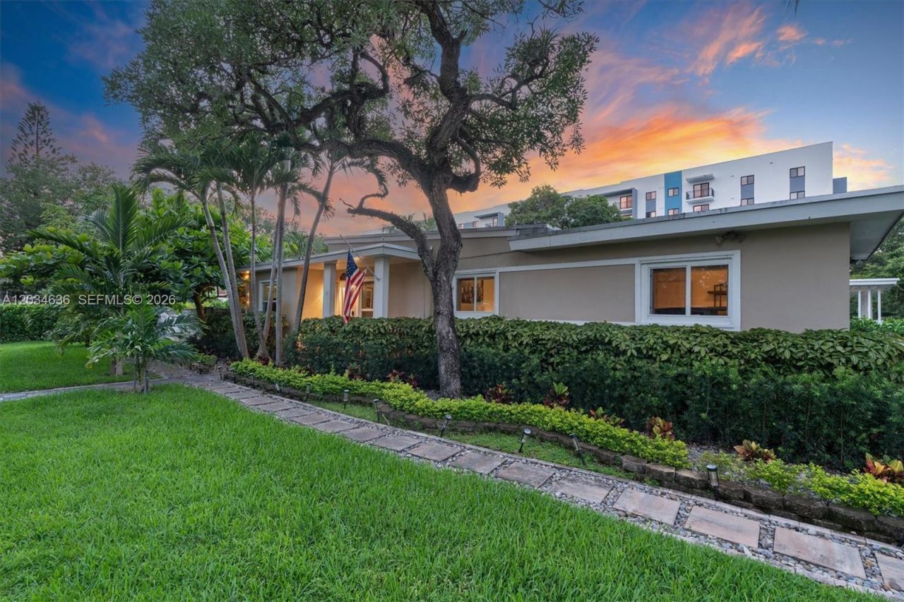 895 NE 129th St , North Miami, FL 33161 Photo