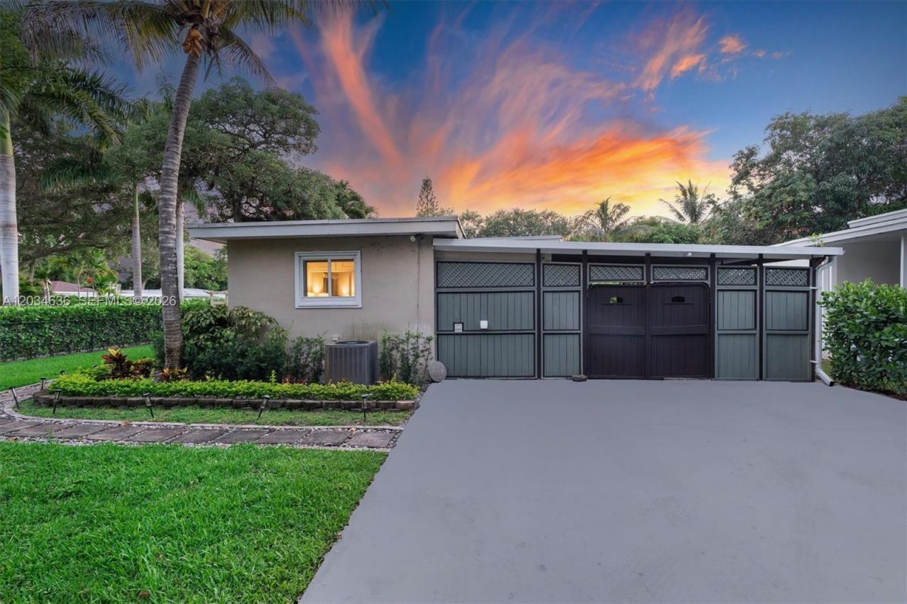 895 NE 129th St , North Miami, FL 33161 Photo