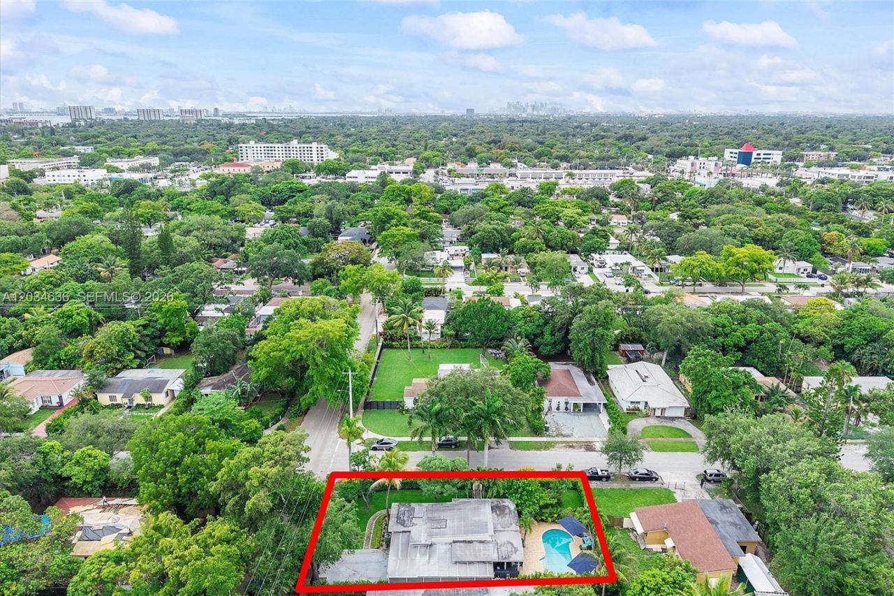 895 NE 129th St , North Miami, FL 33161 Photo