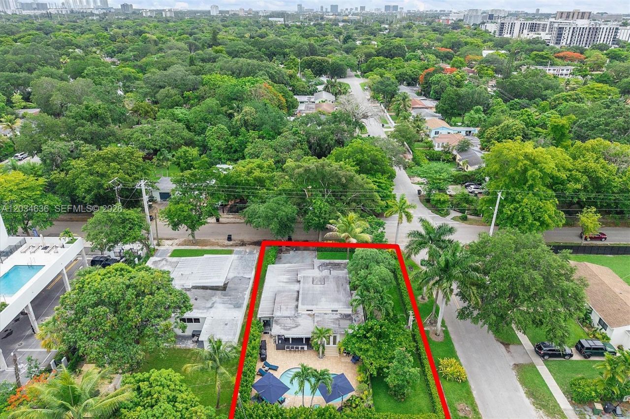 895 NE 129th St , North Miami, FL 33161 Photo