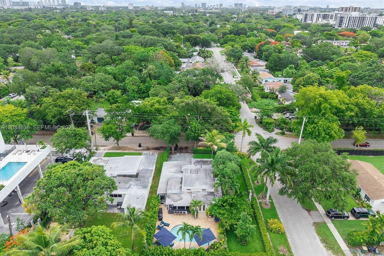 895 NE 129th St , North Miami, FL 33161 Photo