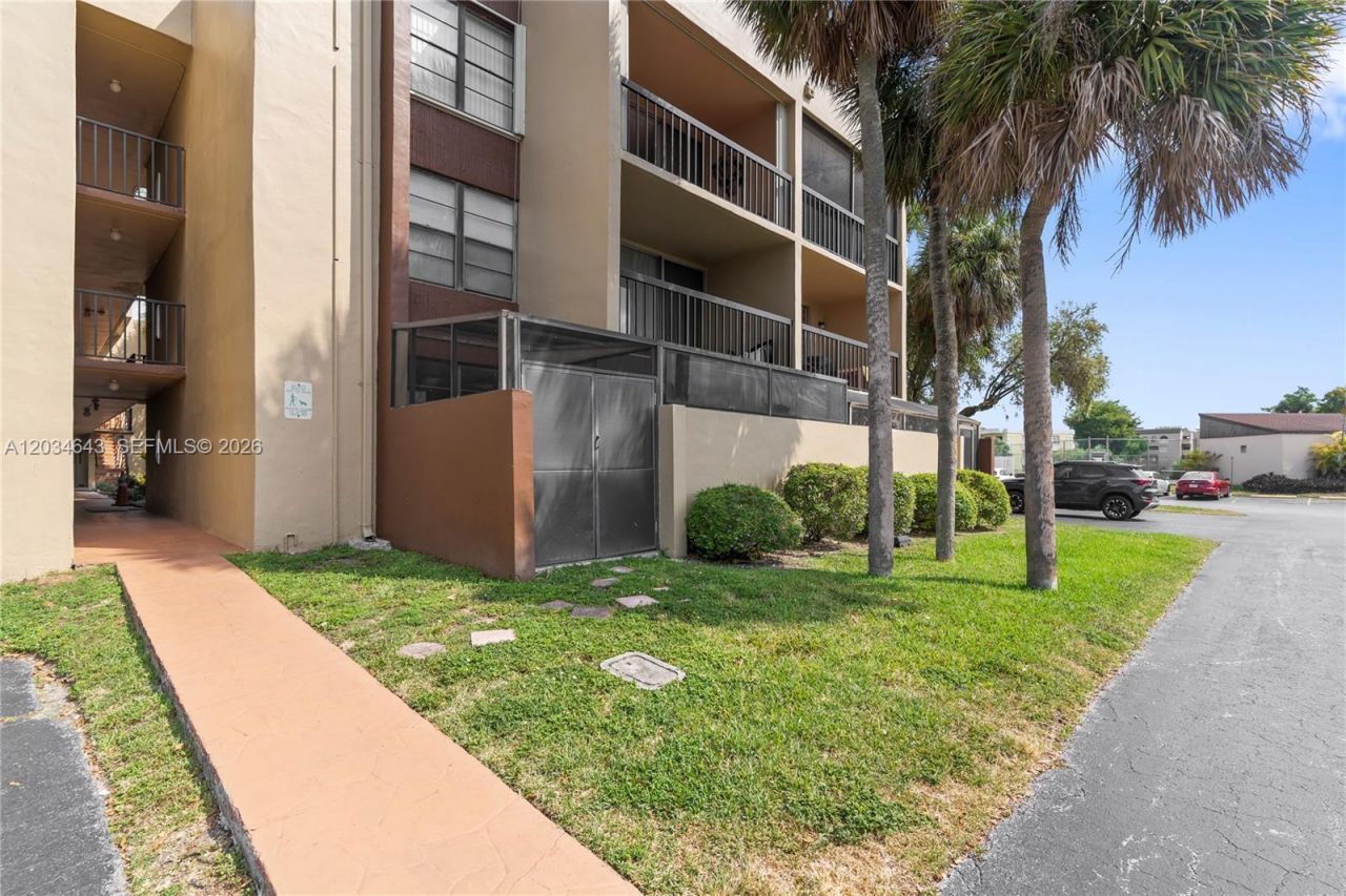 10875 SW 112th Ave , Unit 114, Miami, FL 33176 Photo