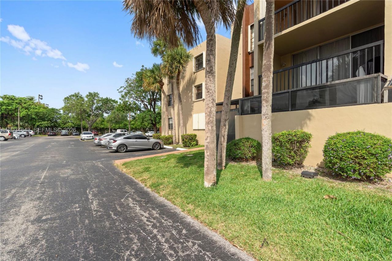 10875 SW 112th Ave , Unit 114, Miami, FL 33176 Photo