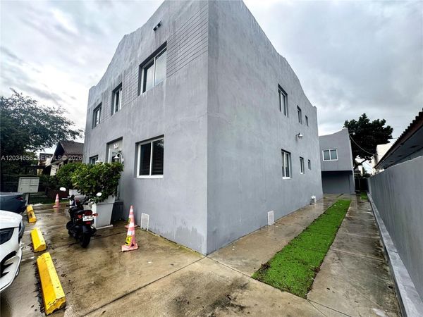 1684 SW 10th St , Miami, FL 33135