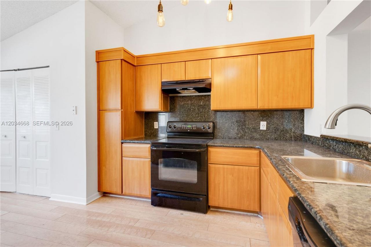 104 NW 98th Ter, Unit 104, Plantation, FL 33324 Photo