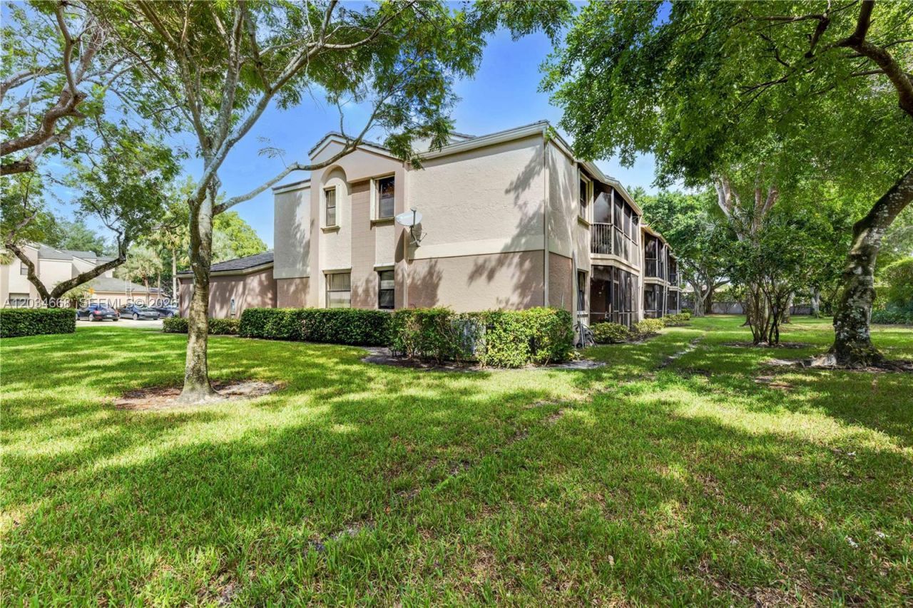 104 NW 98th Ter, Unit 104, Plantation, FL 33324 Photo