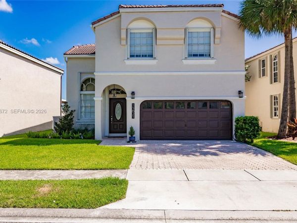 15623 NW 5th St , Pembroke Pines, FL 33028