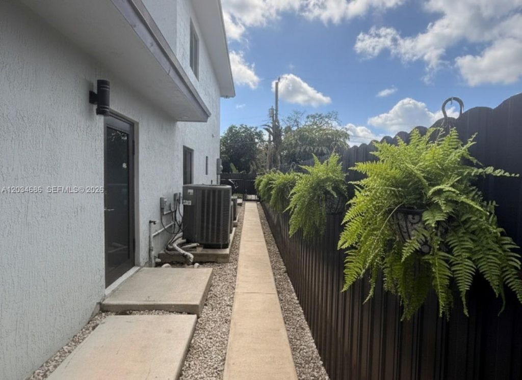 1720 NW 110th Ter , Unit B, Miami, FL 33167 Photo