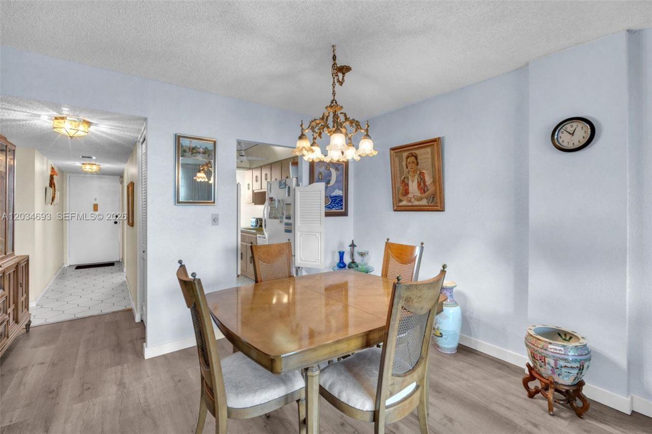 250 Jacaranda Dr , Unit 704, Plantation, FL 33324 Photo
