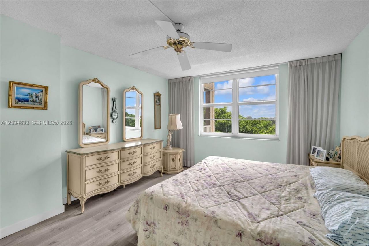 250 Jacaranda Dr , Unit 704, Plantation, FL 33324 Photo